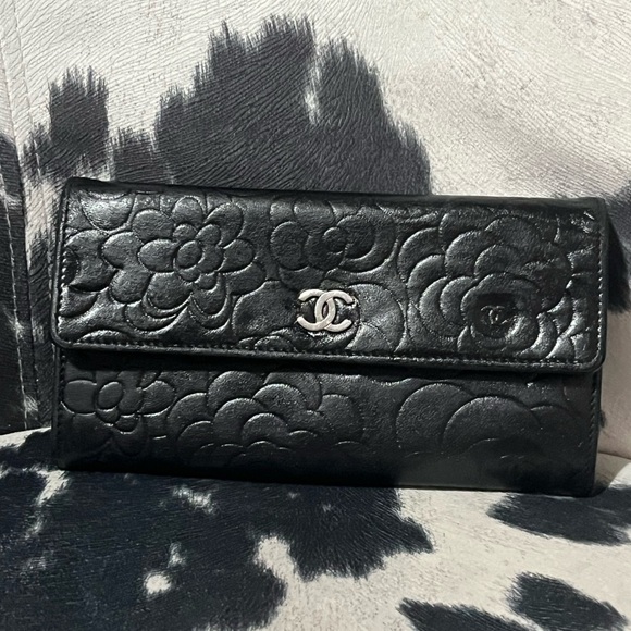 CHANEL Black Leather Floral Camellia Wallet - Picture 1 of 16